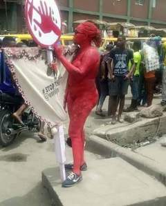 lady caused a huge scene earlier today in Lagos after taking her protest to another level